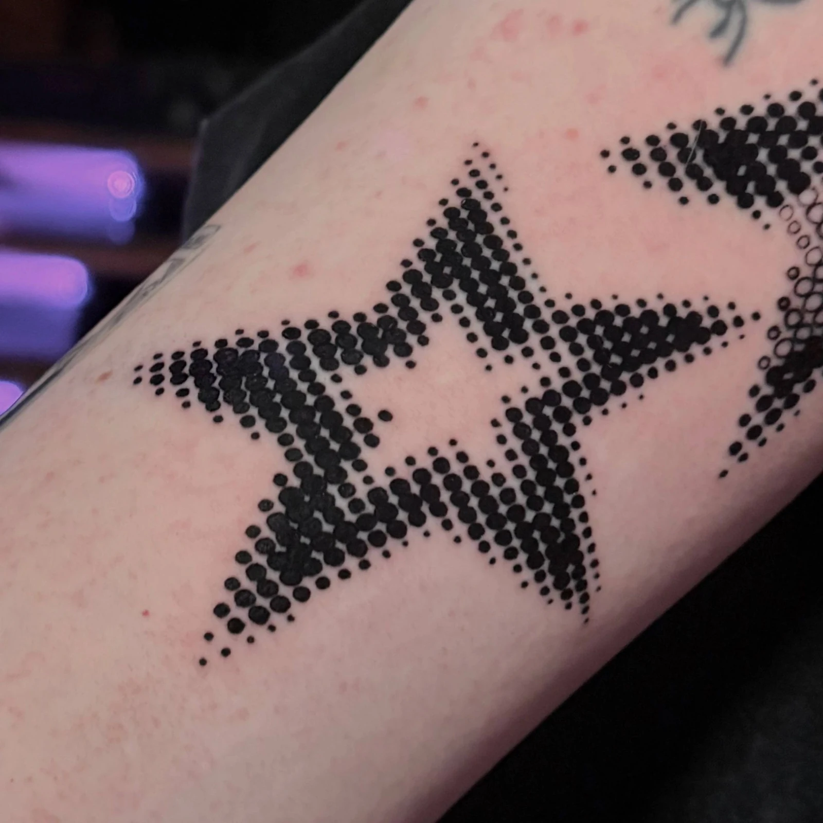 Татуировка: Чёрная blackwork звезда, работа khharuma